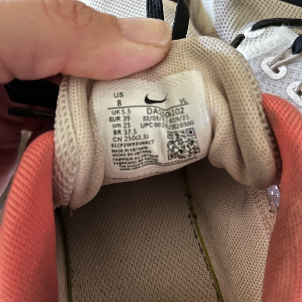 Nike Womens  size 8 sneakers been in storage needs to be washed